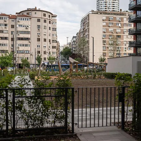 Eterna Lux With Garden Apartment