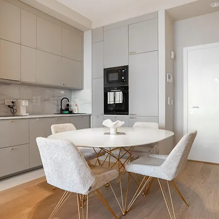 Eterna Lux With Garden Apartment *